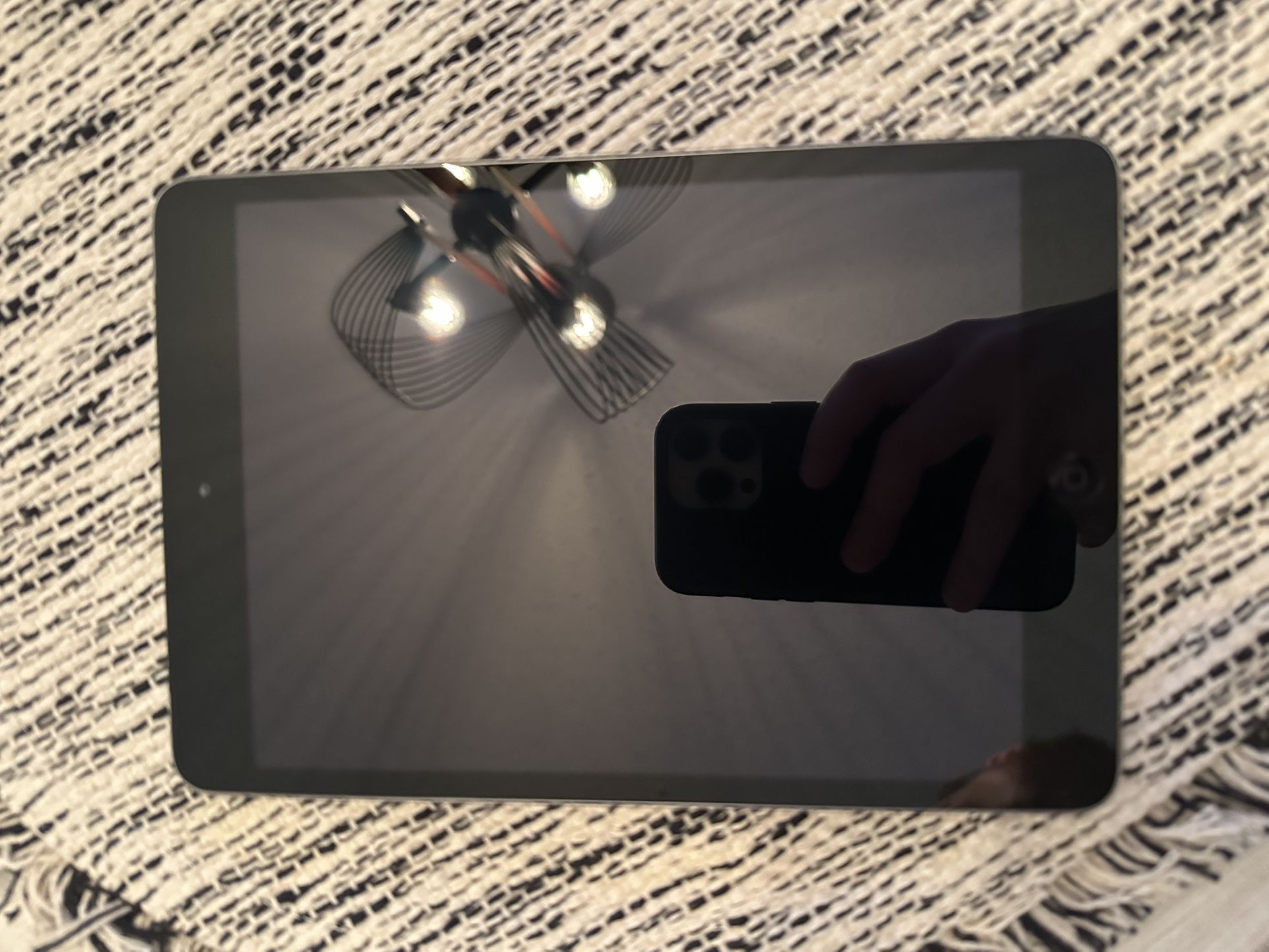 Ipad Mini2 Wifi And Cellular Capabilities.