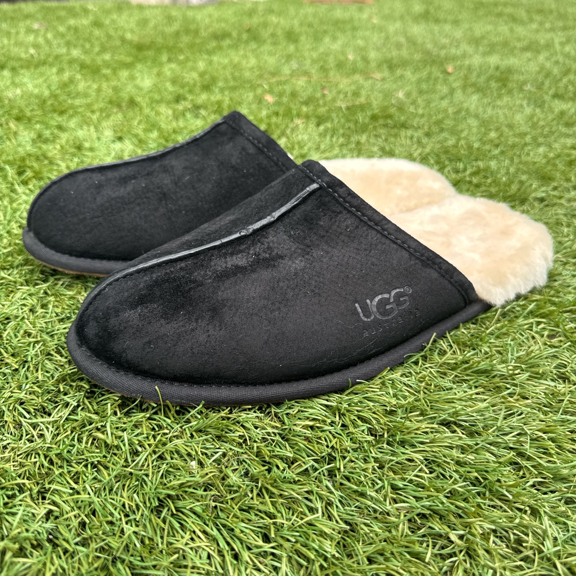 UGG Men’s Black Suede Slippers US12