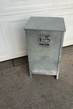 Pet Lodge Dog Feeder $35