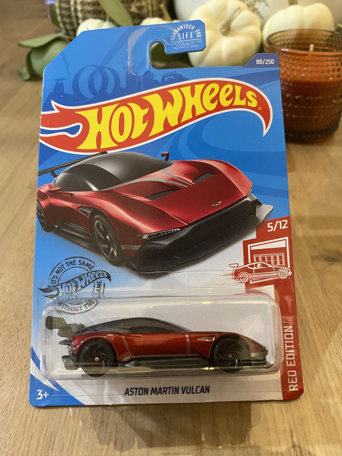 HOT WHEELS 2017 - Aston Martin Vulcan 88/250 - RED EDITION 5/12 - Red