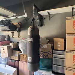 100 Lbs Punching Bag With Bracket 