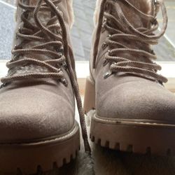 Women Boots Like New Diff Toung Make A Offer Size 8/5
