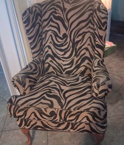 Accent  WingChair/cusion  has new foam