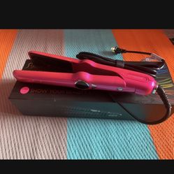 Beauty Set(Brand New(hair Dryer➕3 in 1 stying Iron➕ hair Straighteners➕two led mirror) 5items