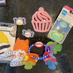 8 Pieces Of Baby Chewing Toys