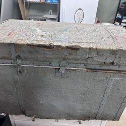 Large Old Chest (free)