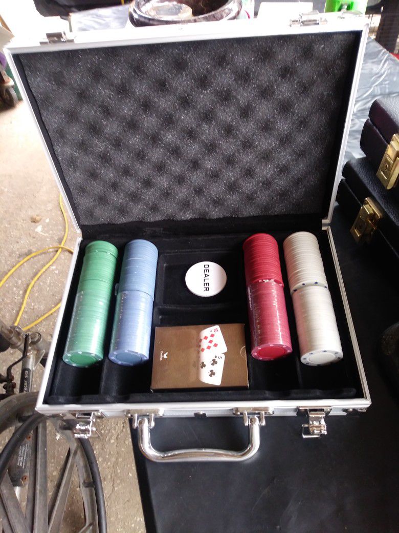CARDINAL Poker Set With SILVER CASE