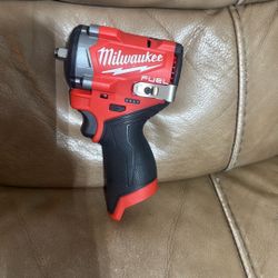 Milwaukee 2562-20 M12 FUEL Stubby 3/8" Impact Wrench, Bare Tool