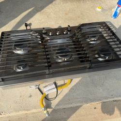 GE 36" Built-In Gas Cooktop JGP5036SLSS