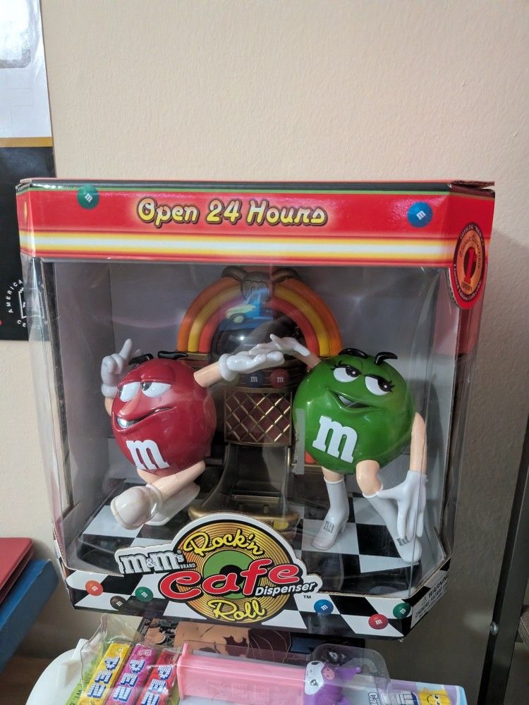 Green Plain + Red Peanut M&M's Rockin Roll Cafe Jukebox Candy Dispenser in Box