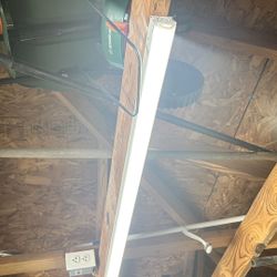 Lithonia 4 foot 48” LED shop light New 