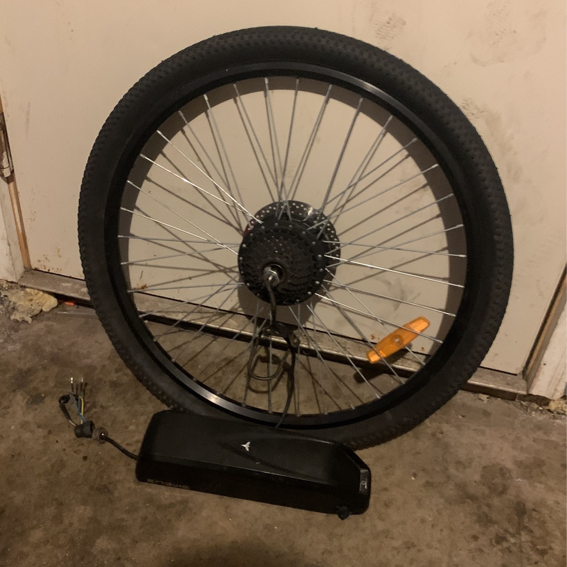 26in E-bike Wheel With E-battery
