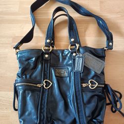 Vintage Coach Black Patent Leather Poppy Daisy Liquid Gloss Heart Zipper Bag F20047 Tote NWOT

Condition is new without tags

Approximate measurements