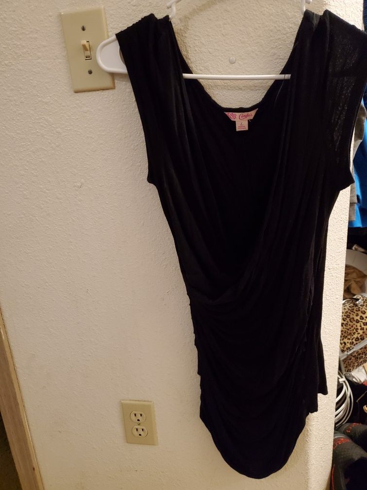 Long black v neck tunic top size medium. 8$