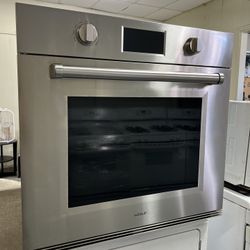 Wolf 30”Wide Single Electric Wall Oven In Stainless Steel 