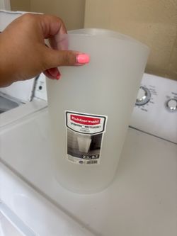 Rubbermaid trash xan
