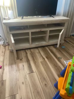Tv console