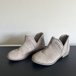 SO Girls’ 5 Ankle Boots Faux Suede Zip Back Taupe V Cut Braided Cut Out Details