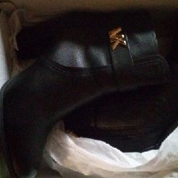 Micheal Kors Boots 