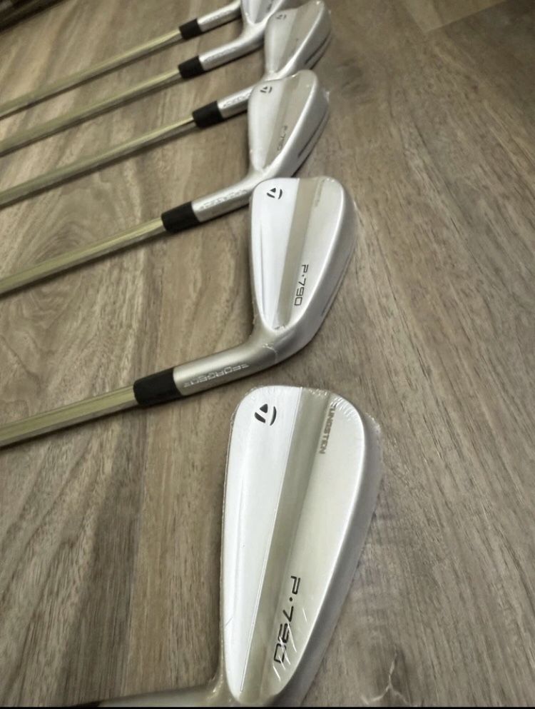 ***taylormade Right Hand Set