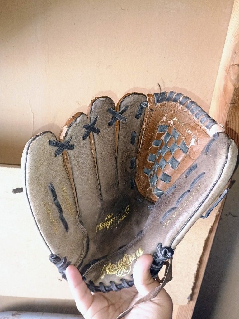 12 Inch Rawlings Baseball Glove