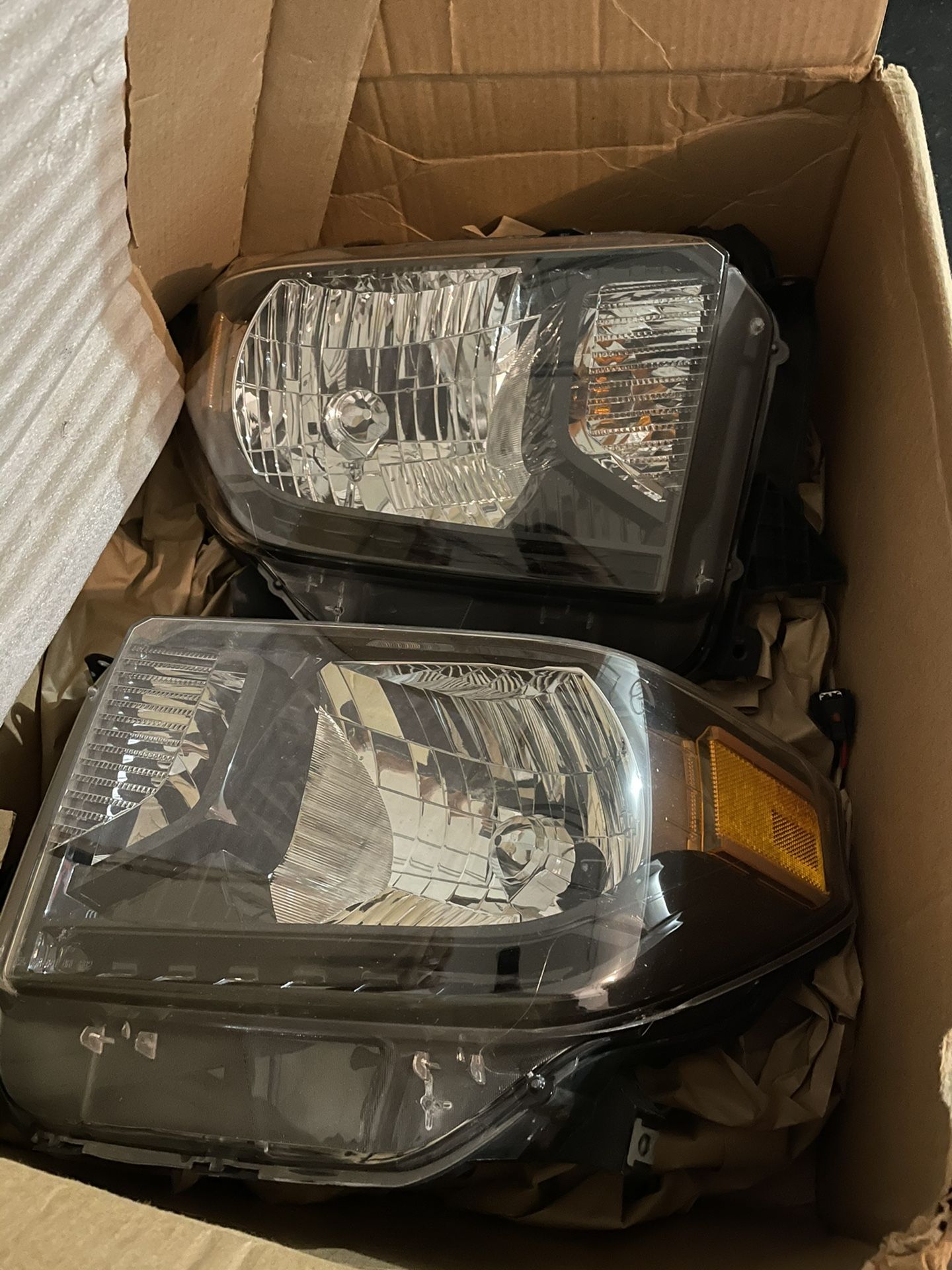 Toyota tundra trd pro head lights