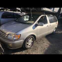 2001 Sienna - For Parts Only