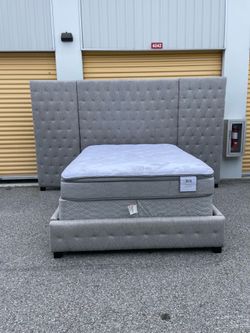 Queen wall bed with box and queen mattress