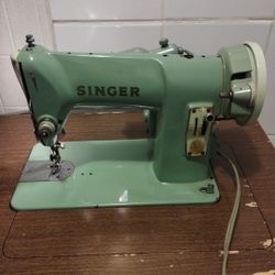 COLLECTIBLE - 50's SINGER 185K GREEN SEWING MACHINE - TABLE 