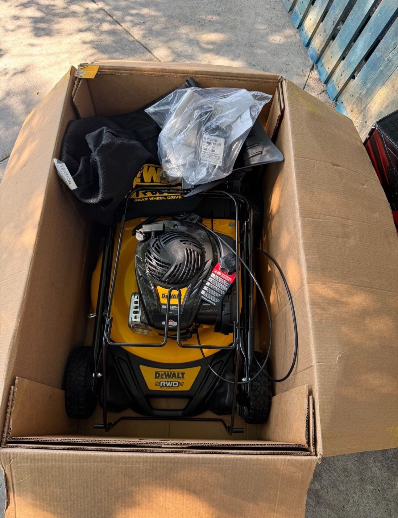 DEWALT 21 in. 150cc Briggs and Stratton 625ex Engine Rear Wheel Drive 2-in-1 Gas Self Propelled Walk Behind Lawn Mower