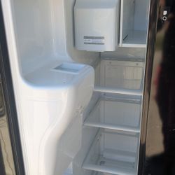 NEW BLACK SAMSUNG REFRIGERATOR!!