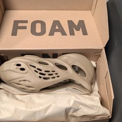 adidas Yeezy Foam RNR

