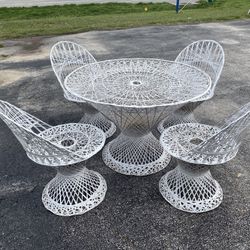 1960s- 70s Mid-Century Modern Russell Woodard Spun Fiberglass Dining Table + 4 Chairs