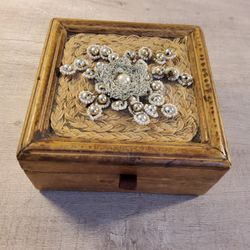 Cute Little Box Nice For Jewelry Or Anything You Would Like To Us It For  Size  .6"×  6"×  3" .  