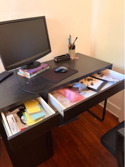 Computer desk