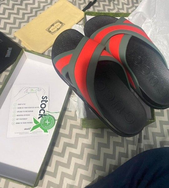 GUCCI SLIDES