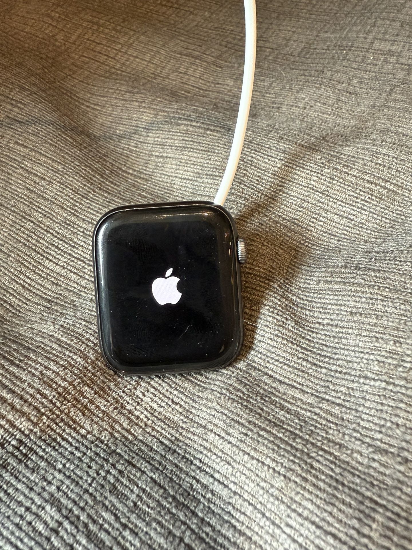 Apple Watch SE - 44 mm Space Gray