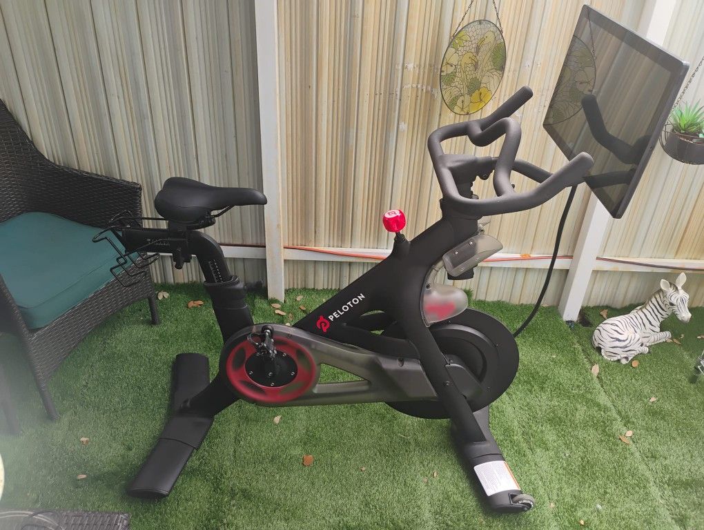 Sturdy Stationary Exercise Bike – Great Condition!