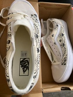 Size 9.5 Style 36 bandana skull vans