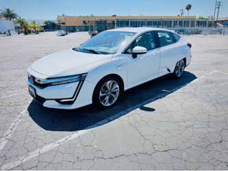 2018 Honda Clarity Plug-In Hybrid – Clean Title – Low Miles – $17,000