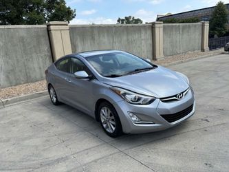 Hyundai elantra año 2015 miles 130mil