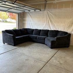 Beautiful Grey Ashley Furniture 3pc Sectional (Delivery Available)