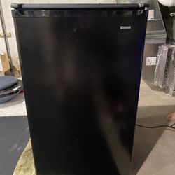 Kenmore Mini Fridge W/freezer Black-33.5” Tall 4.7 Cu Ft