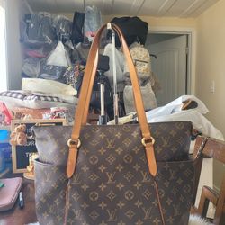 Authentic Louis Vuitton Totally Monogram M/M Size Tote - USED(PRE-LOVED)