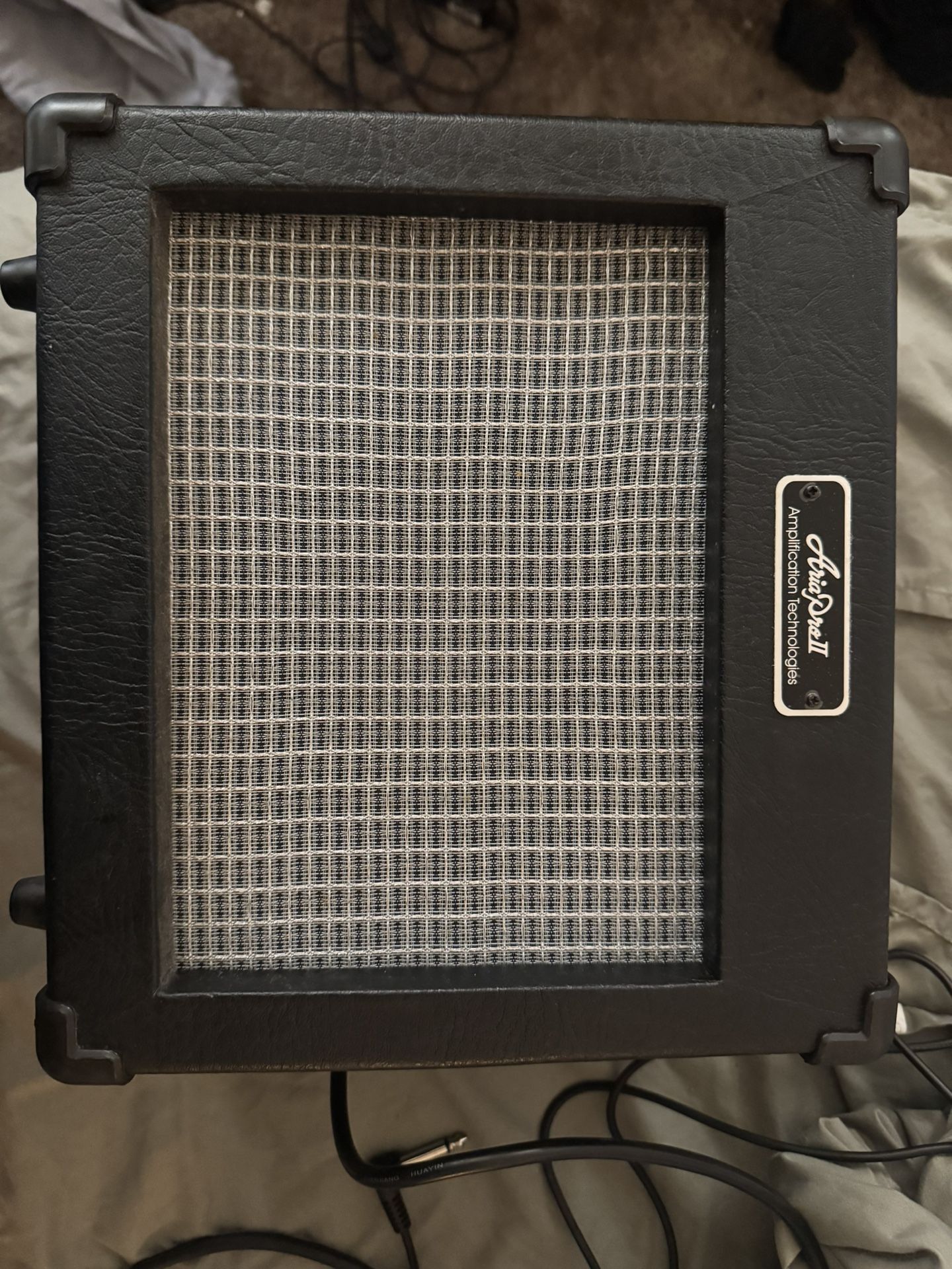 small practice guitar amplifier