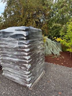 Full sealed pallet of bark dust bags