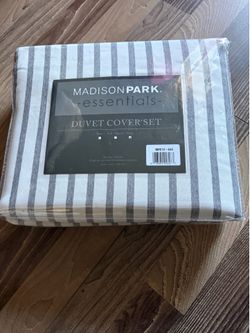 Brand New Madison Park King Duvet Cover Set