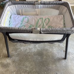 Chicco  bassinet- Free