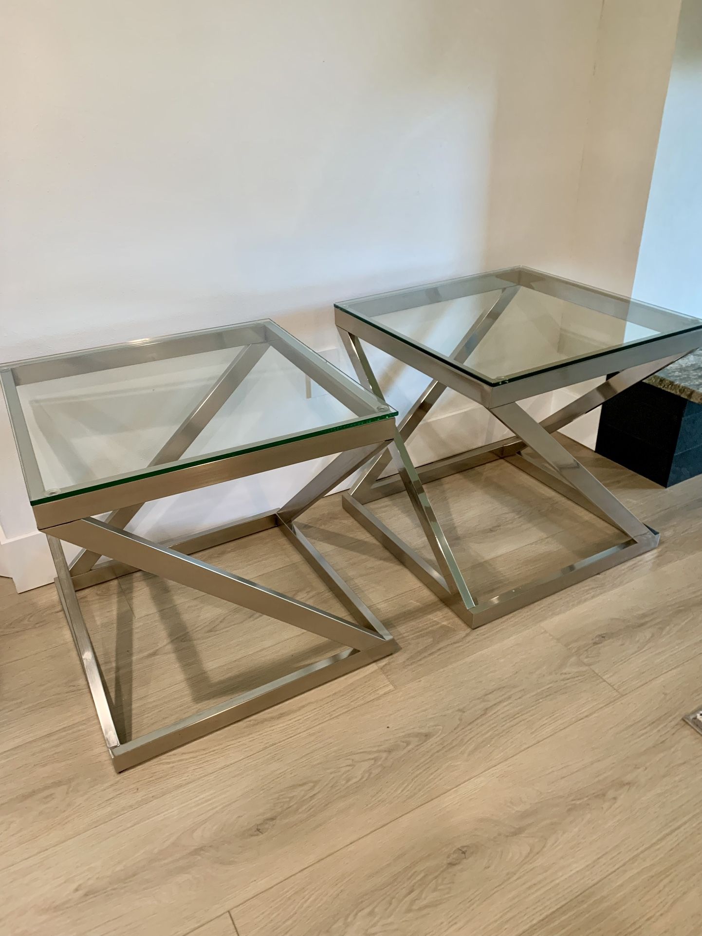 End Table / Side Table / Nightstands 