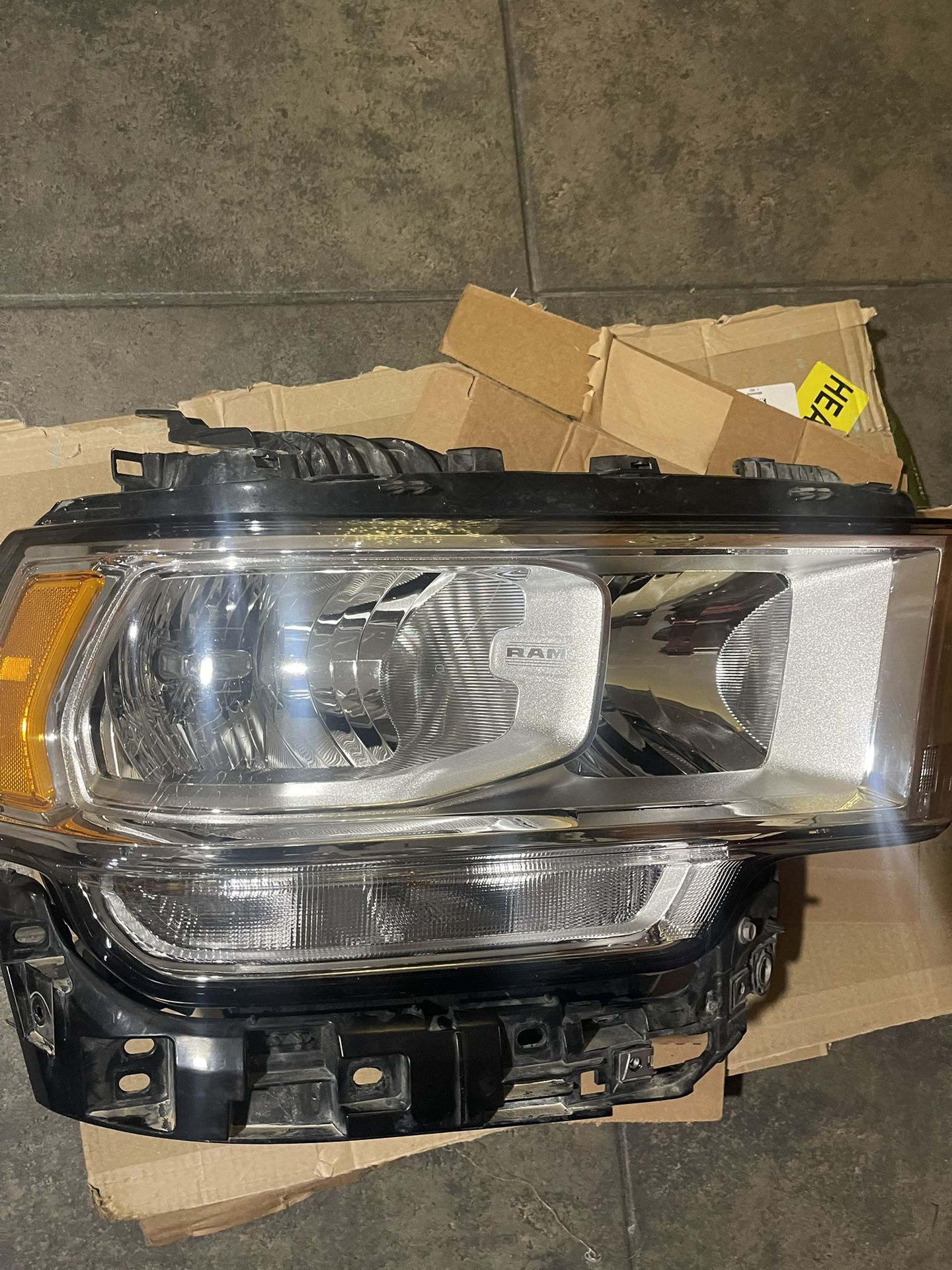 Mopar Dodge Ram Right Side Headlight Assy Slight Grazing See Photo Works Great No Leaks